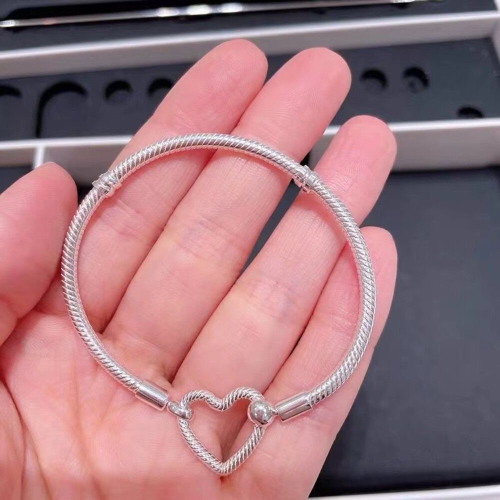 Pandora Snake bone chain bracelet with heart link